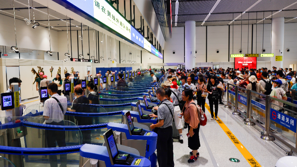 深港口岸全面复通一周年，保障超1.6亿人次出入境