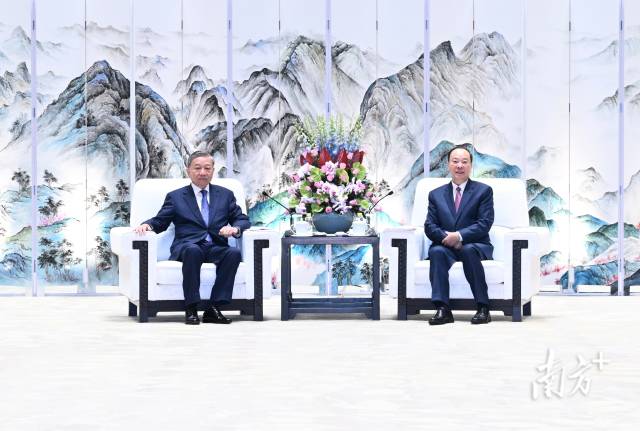 8月18日，省委书记黄坤明与来粤访问的越共中央总书记、国家主席苏林会见交流。南方+记者 王辉 摄