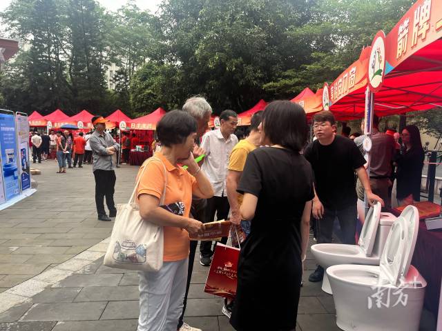 禅城举办“以旧换新”进社区主题活动，深受群众欢迎。