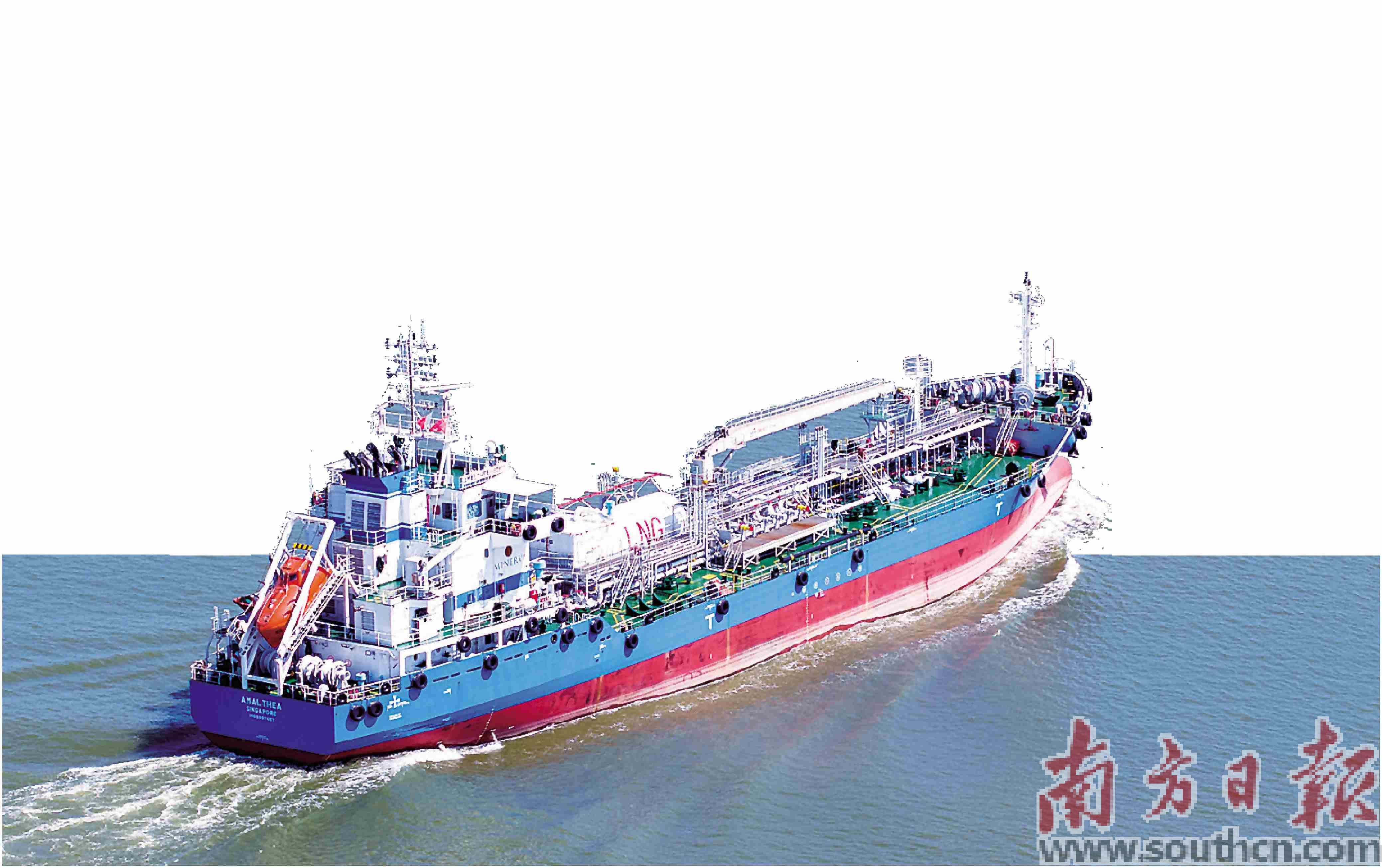 江门航通设计建造的新型绿色低碳双燃料加油船AMALTHEA轮。江门航通供图