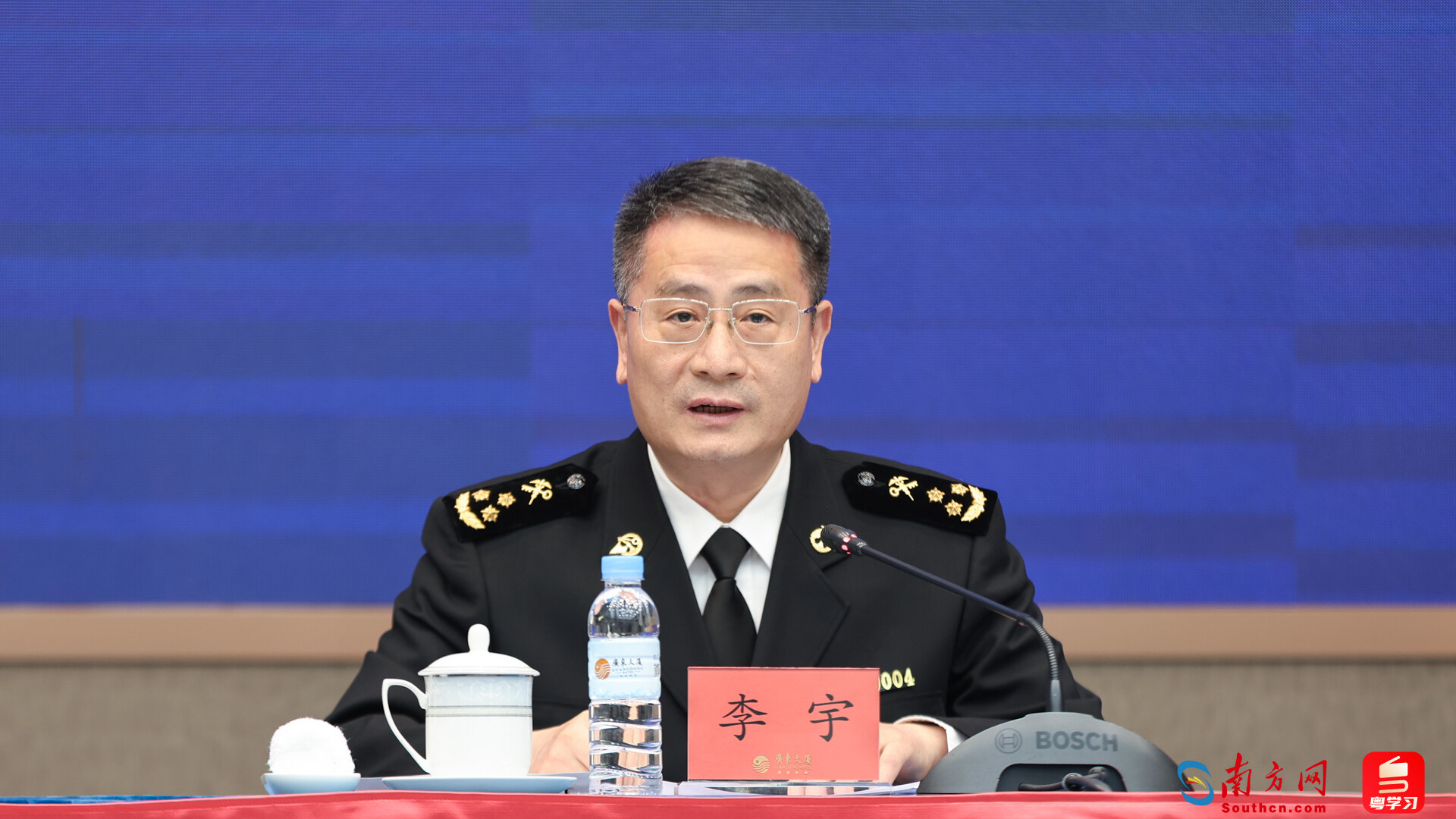 广州海关党委委员、副关长李宇。