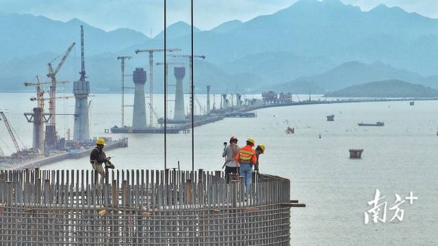 2022年10月20日，黄茅?？绾Ｍǖ揽刂菩越诘恪泼┖４笄藕透呃父鄞笄帕阶髑诺?座主塔正在“节节攀升”。  